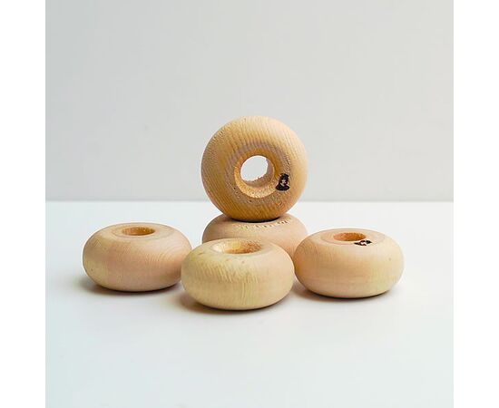 Einzelkugeln, Mottenkugeln, Mottenschutz, Kleider vor Motten schützen, Mottenkugeli, Arvenkugeln, Mottenkugeln aus Arvenholz, Zirbenkugeli, Zirbenkugeln, Mottenkugeln aus Zirbenholz