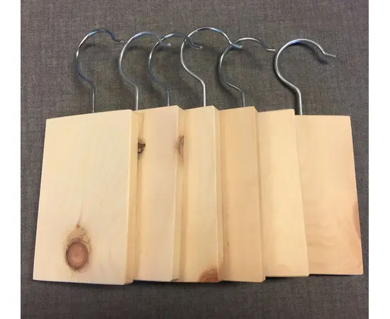 Kastenhänger im 6er-Set aus Arvenholz als Mottenschutz